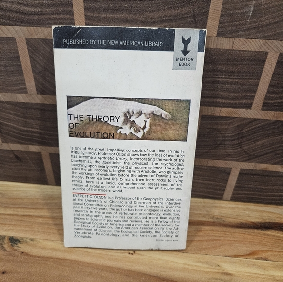 Vintage 1966 First Printing Paperback Book of THE EVOLUTION OF LIFE - Picture 2 of 5